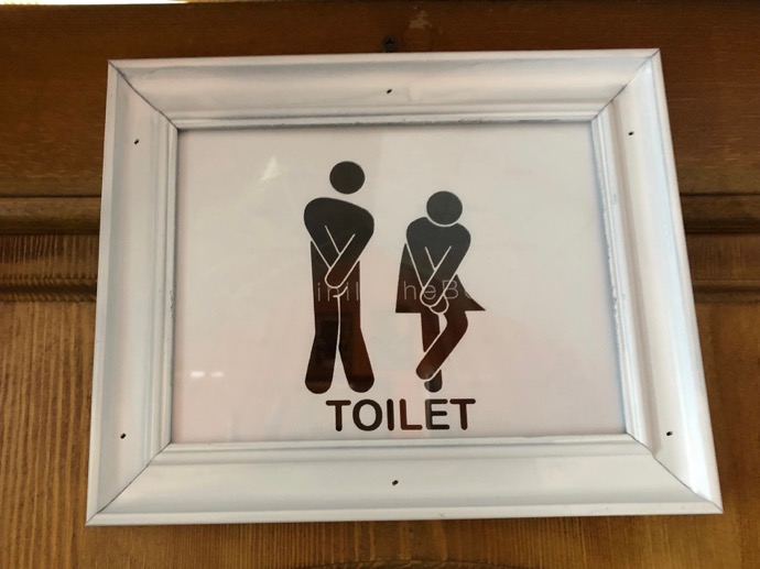 ユニークなトイレの標識