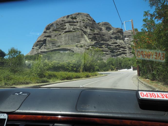 タクシーから眺める奇岩