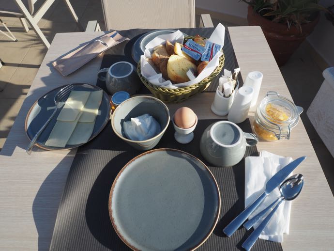 ホテルのギリシャ式朝食