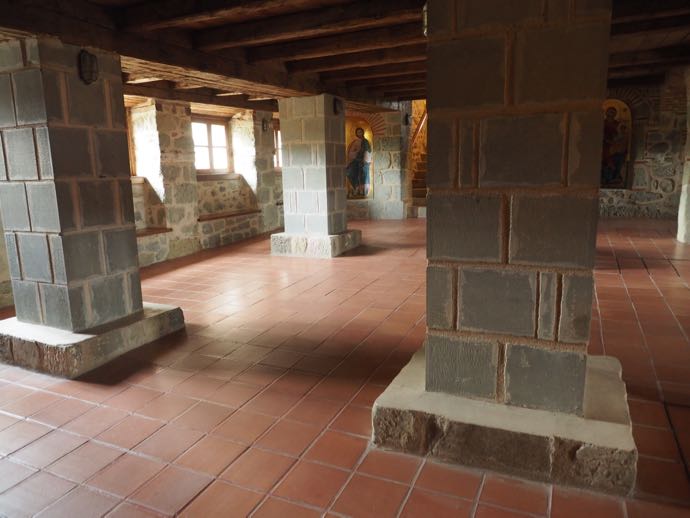 修道院の内部