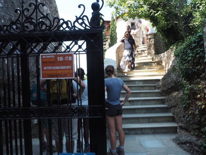 ルサヌー修道院の入場門
