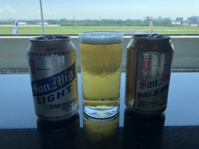 マニラ・ニノイ・アキノ国際空港　SKY VIEW LOUNGEでビール
