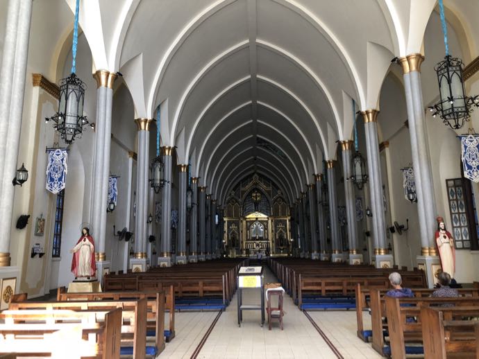 バンタイ教会の内部