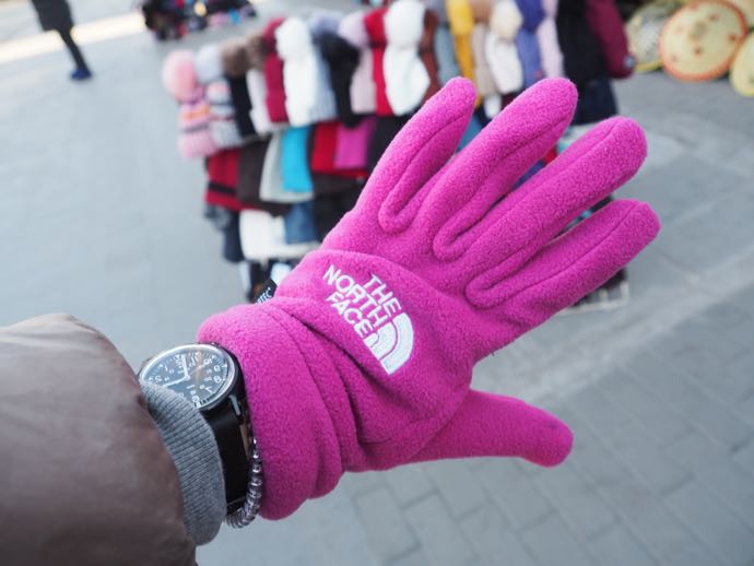 ノースフェイス風ピンクの手袋