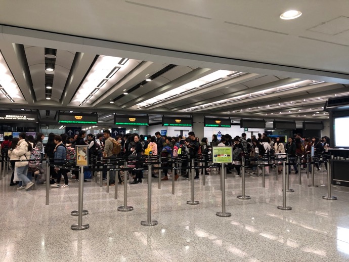 大混雑の香港国際空港