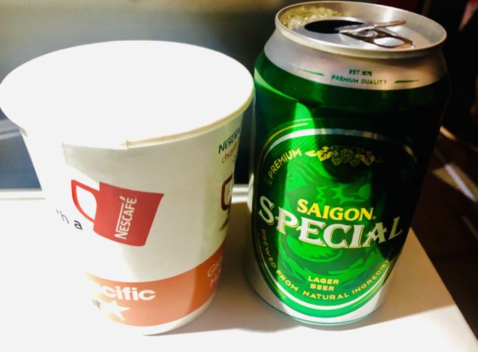 機内で注文したベトナムビール