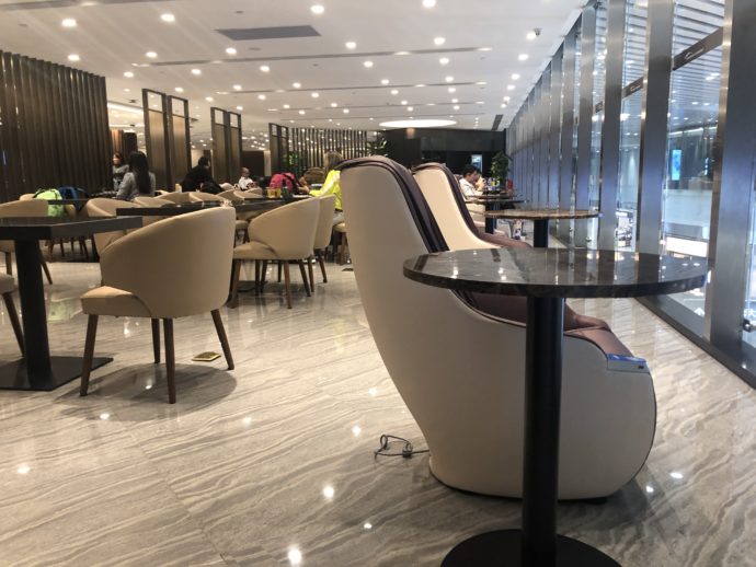 広州白雲国際空港 ターミナル２ シャワーでさっぱりできる Premium Lounge Olコムギの週末弾丸旅ブログ