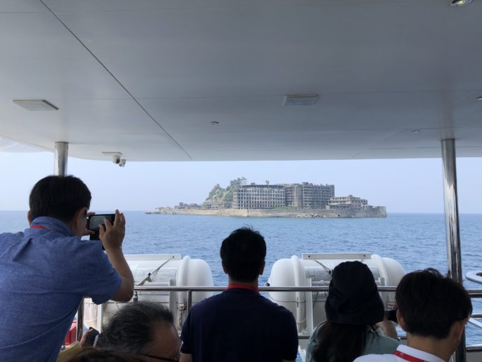 軍艦島を撮影するベスポジ座席はどこ 軍艦島ツアーの疑問 アンサー Olコムギの週末弾丸旅ブログ 軍艦島を撮影するベスポジ座席はどこ 軍艦島ツアーの疑問 アンサー Olコムギの週末弾丸旅ブログ