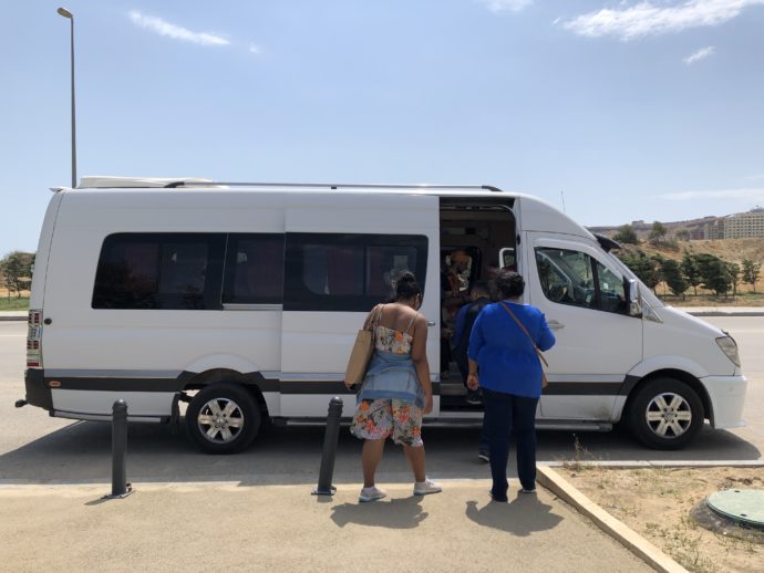 アゼルバイジャンのツアーバス