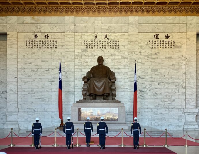 儀仗兵が交代