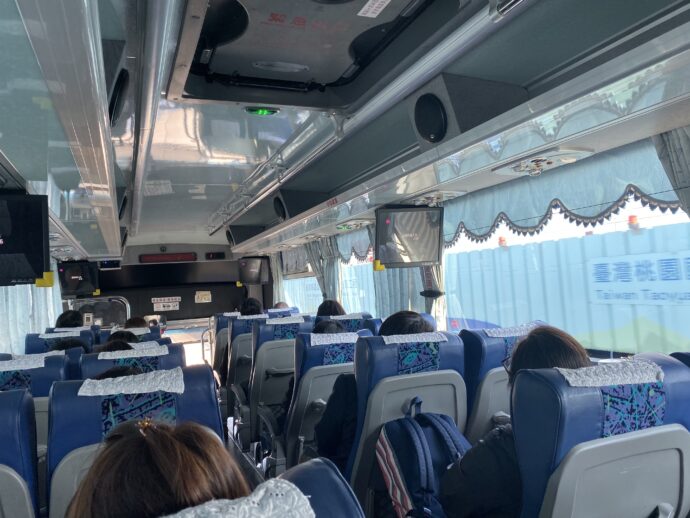 バス車内