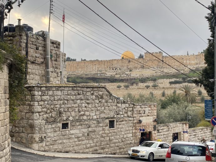 坂の途中から見えるエルサレム旧市街