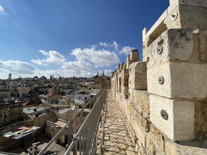 城壁めぐりのコースから眺めるエルサレム旧市街