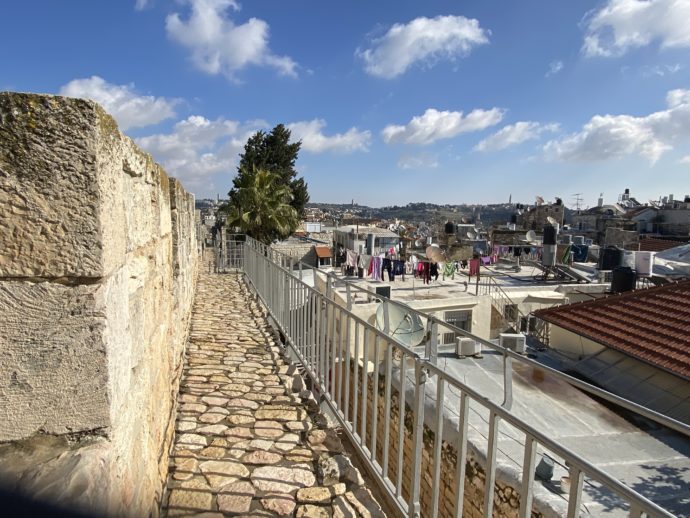 洗濯物がほされる生活感の溢れるエルサレム旧市街