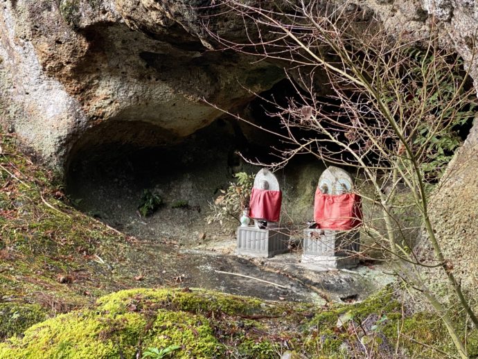 那谷寺の奇岩遊仙境の窟の仏