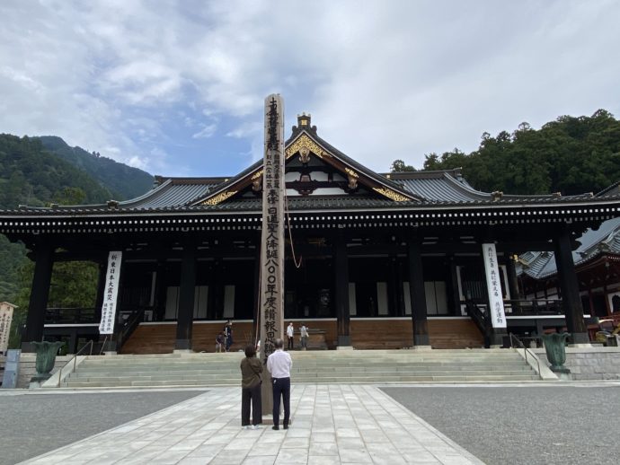 久遠寺の本堂