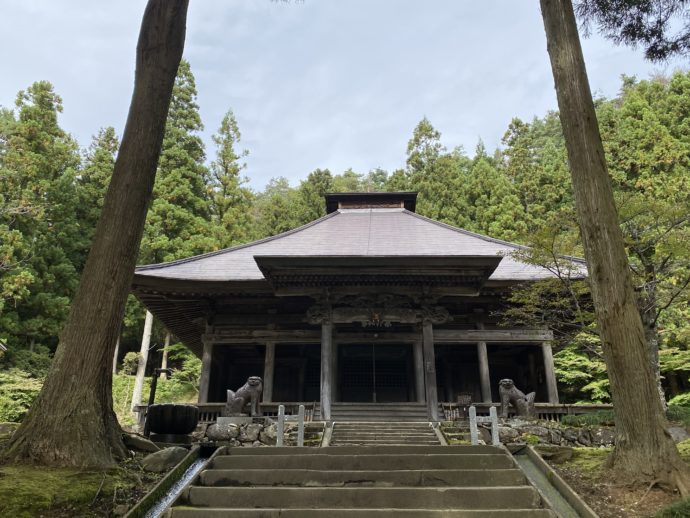 黒石寺の本堂