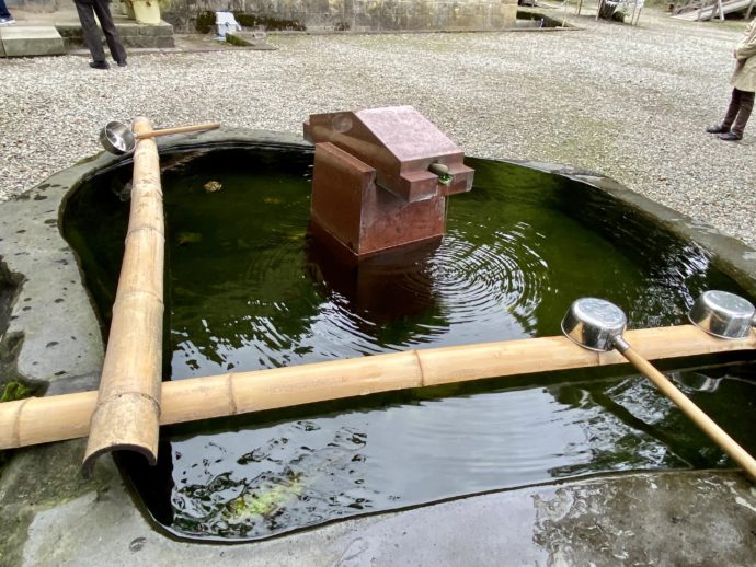 本山慈恩寺の手水鉢