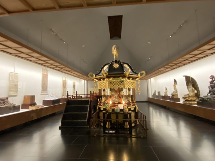 大山寺の霊宝閣