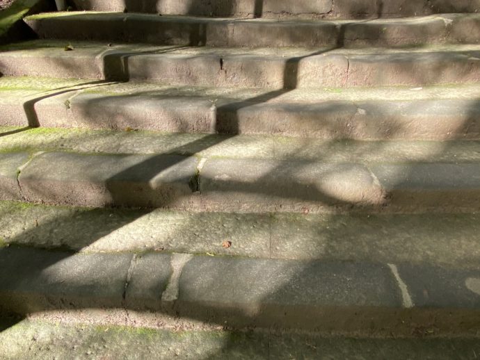 安来清水寺の明るい階段