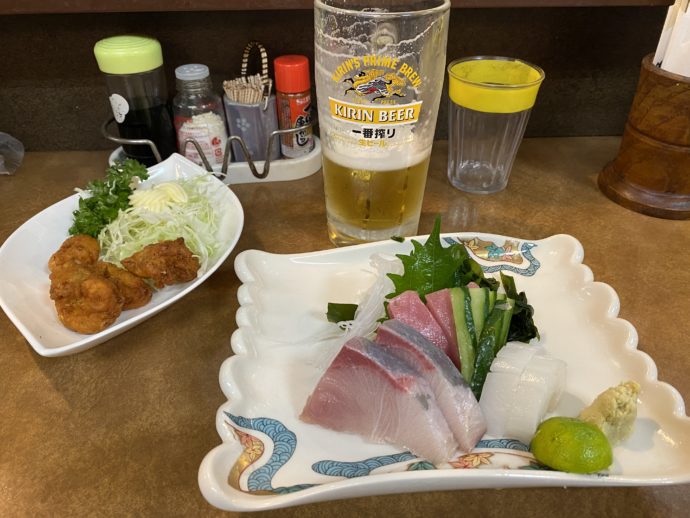 徳島居酒屋のお刺身とビール