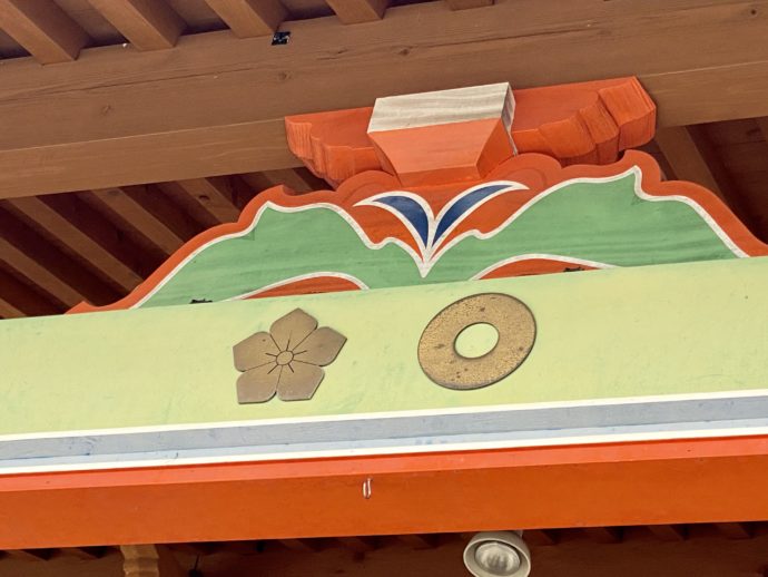 「蛇の目」と「桔梗」の家紋