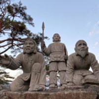 高千穂の町を見守るニニギノミコト像