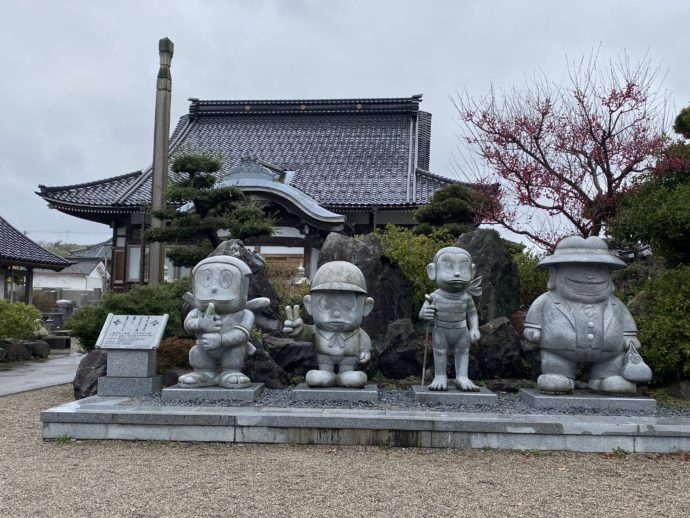 光禅寺とキャラクター像