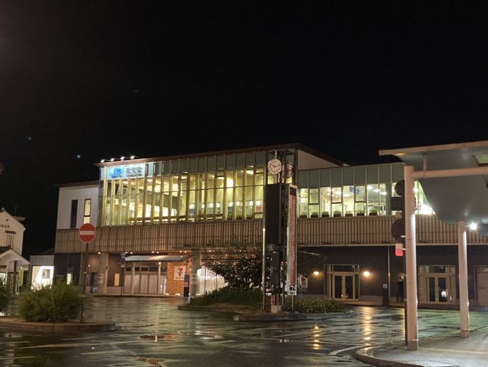 夜のJR倉吉駅