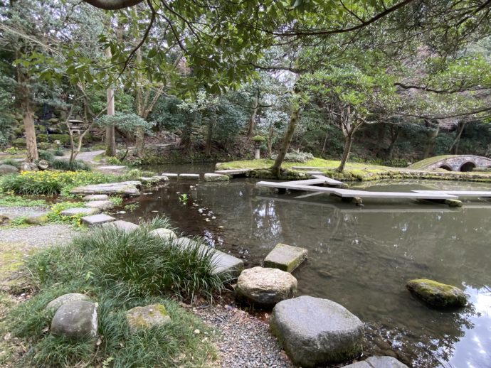 尾山神社の池