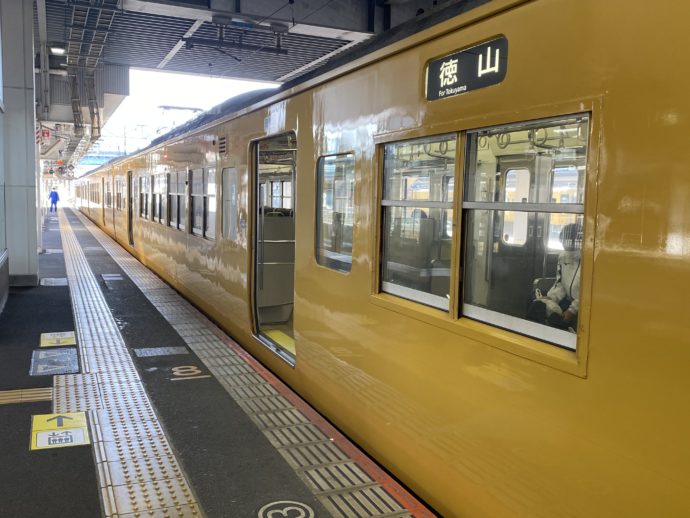 ＪＲ山陽本線(徳山行)の黄色い車両