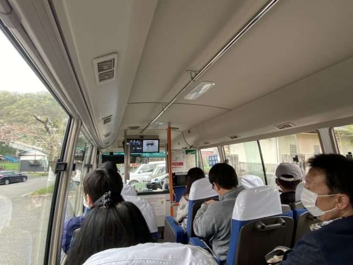 揖斐川町ふれあいバスの満席の車内