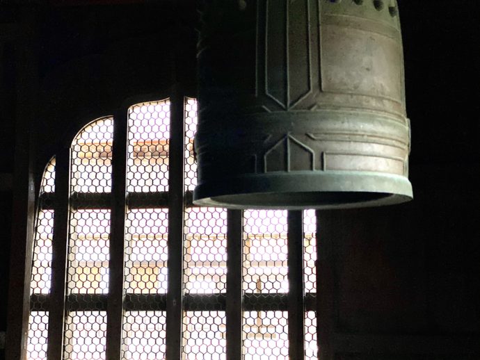 瑞龍寺の仏殿の鐘