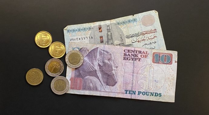 エジプト紙幣と硬貨