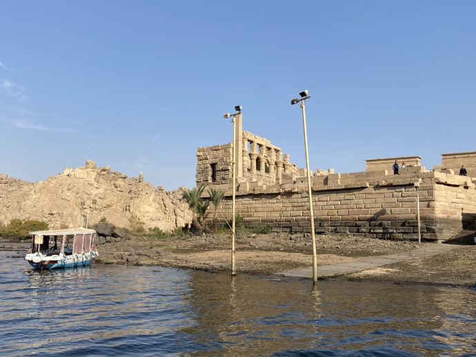 ボートから見たイシス神殿