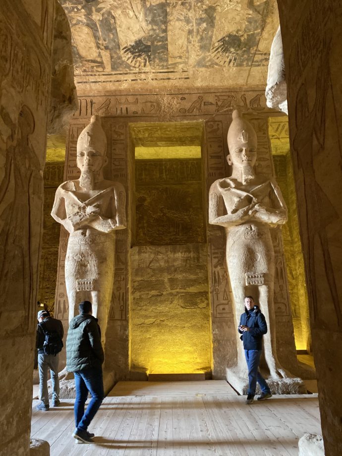 アブ・シンベル大神殿の大列柱室のラメセス2世像