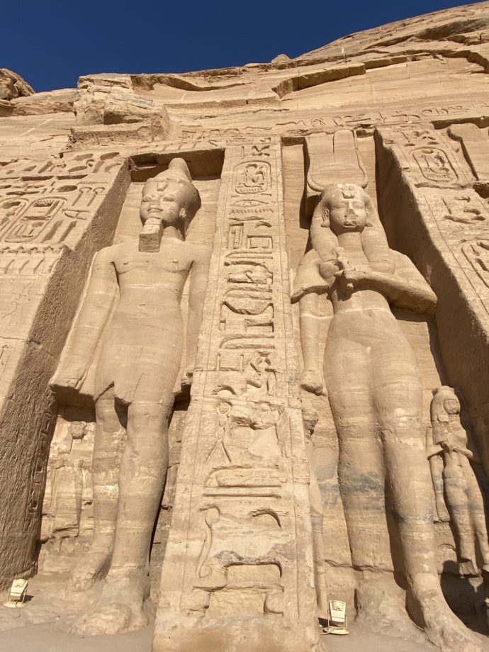 アブ・シンベル小神殿のネフェルタリの巨像
