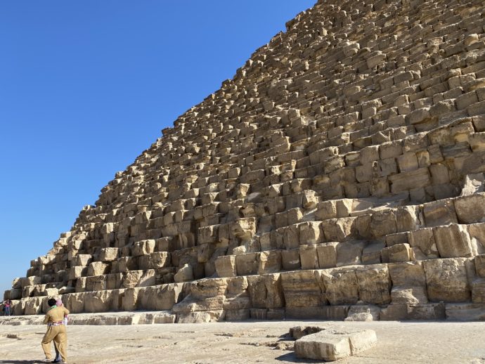 ピラミッドの石段
