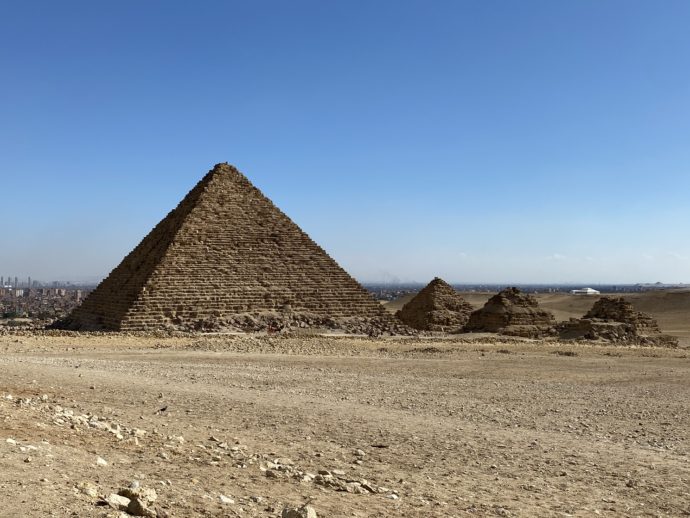 メンカウラー王のピラミッドと衛星ピラミッド