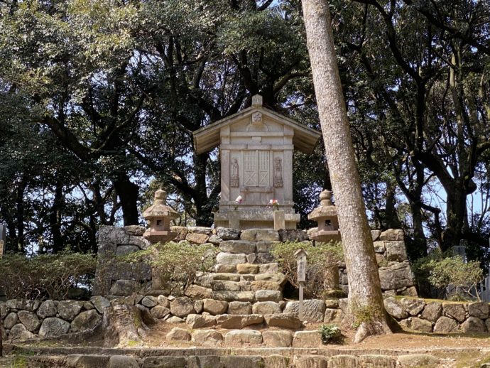 寿福院の墓と階段