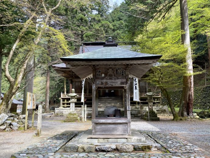 横蔵寺の香堂