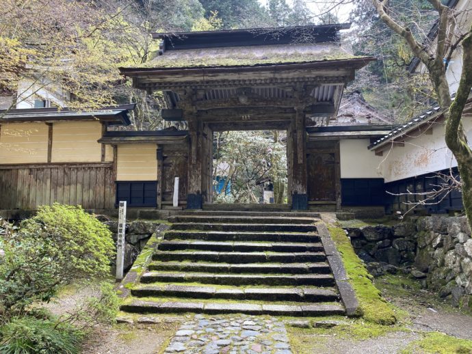 横蔵寺の寺門