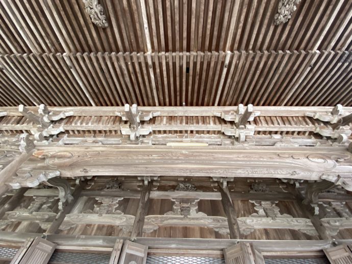 瑞泉寺太子堂の向拝の天井