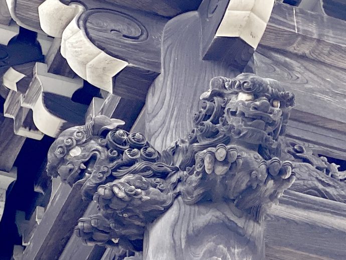 瑞泉寺鐘楼の獅子の彫刻