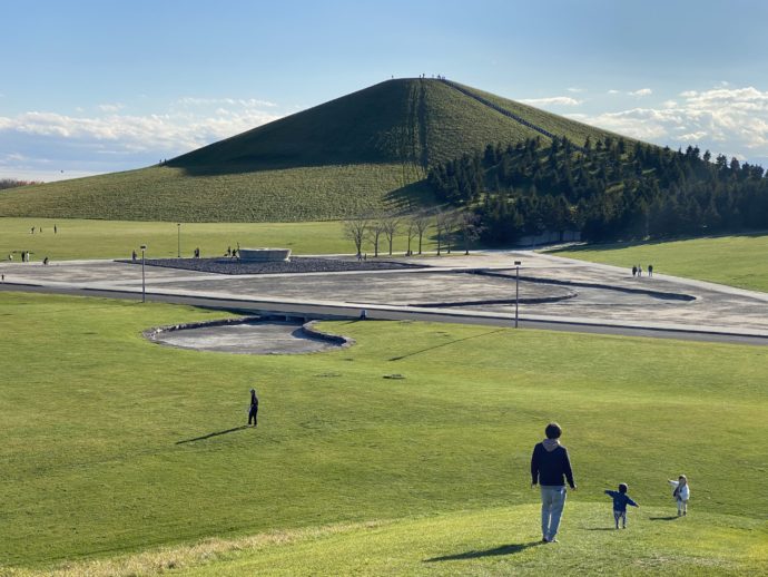 モエレ沼公園へ 大地の彫刻 を見に行ってきた 札幌郊外 Olコムギの週末弾丸旅ブログ