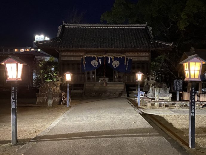夜の豊玉姫神社