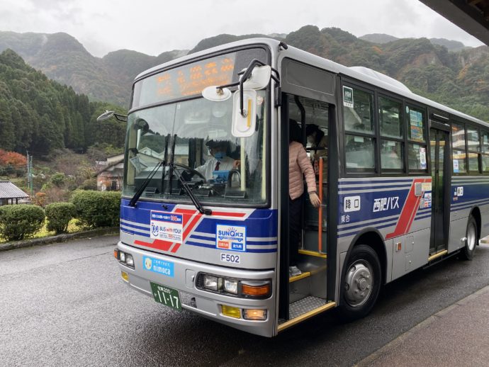大川内山に到着した西肥バス