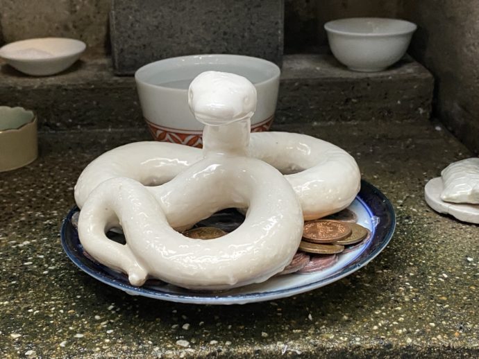 蛇の陶器