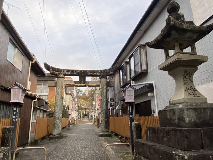 豊玉姫神社の参道