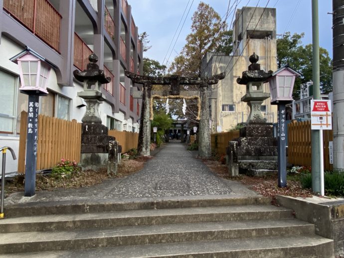 豊玉姫神社の参道